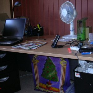 Desk_2.jpg