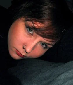 brunette.webp
