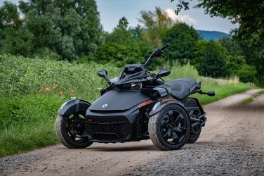 Trike_Can-Am_Spyder_F3-S_Black_591343_1280x853.jpg