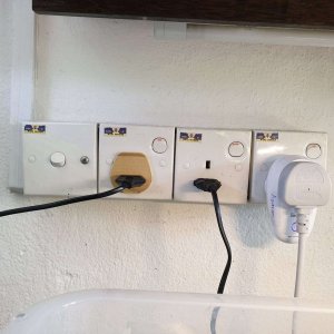 aquarium light s and cords.JPEG