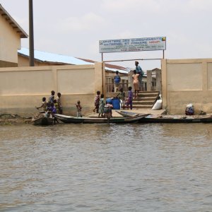 ganvie schoolbus.JPG