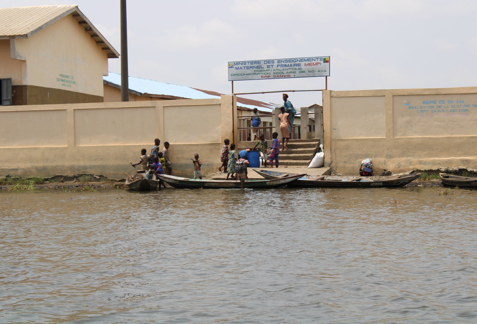 ganvie schoolbus.JPG