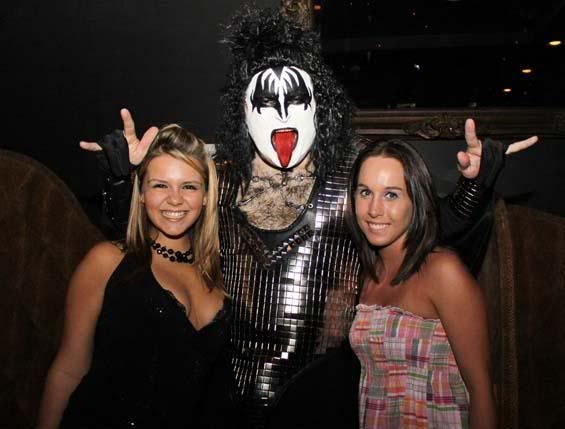 Mewith2fans.jpg